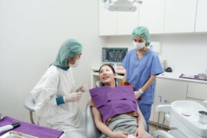 代々木の歯医者、代々木クリスタル歯科医院で海外滞在中に歯が痛くなったときの応急処置と現地での受診の注意点を解説