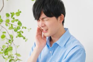 代々木の歯医者、代々木クリスタル歯科医院で硬いものを噛むと痛む？目に見えない歯のひび割れ（マイクロクラック）を解説